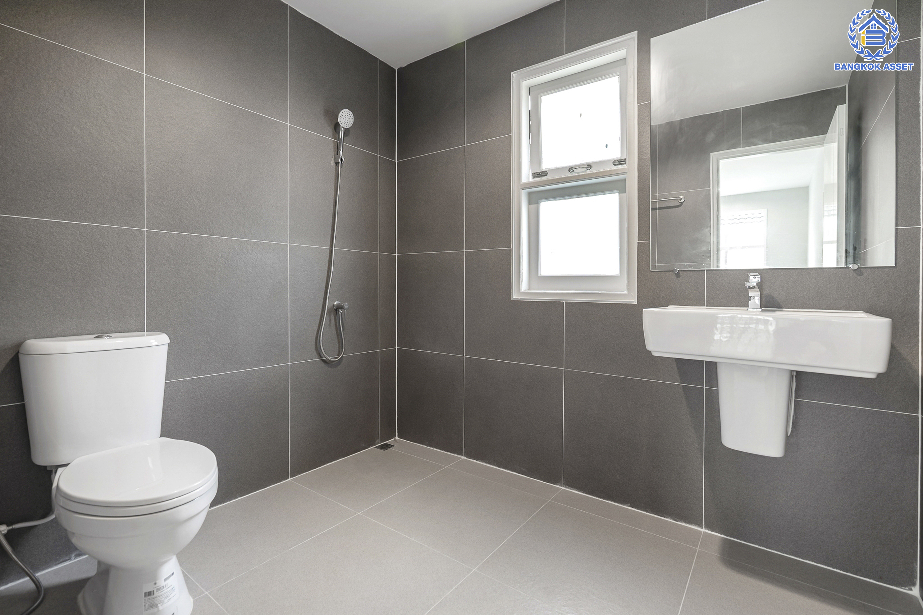 บ้านมือสองตกแต่งใหม่ แบรนด์ LH ม.ชัยพฤกษ์ ทวีวัฒนา เนื้อที่ 52.5 ตร.ว. ตอบโจทย์ทุกการอยู่อาศัย ด้วยฟังก์ชัน 3 ห้องนอน 3 ห้องน้ำ 1 ที่จอดรถ บนทำเลศักยภาพ เชื่อมต่อทางคู่ขนานลอยฟ้าบรมราชชนนี ใกล้ ม.มหิดล และเซ็นทรัลศาลายา